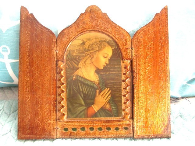 Large Italian Florentine Praying Madonna Gold Gilt Tole Wood Triptych Icon Large Italian Florentine Praying Madonna Gold Gilt Tole Wood Triptych Icon