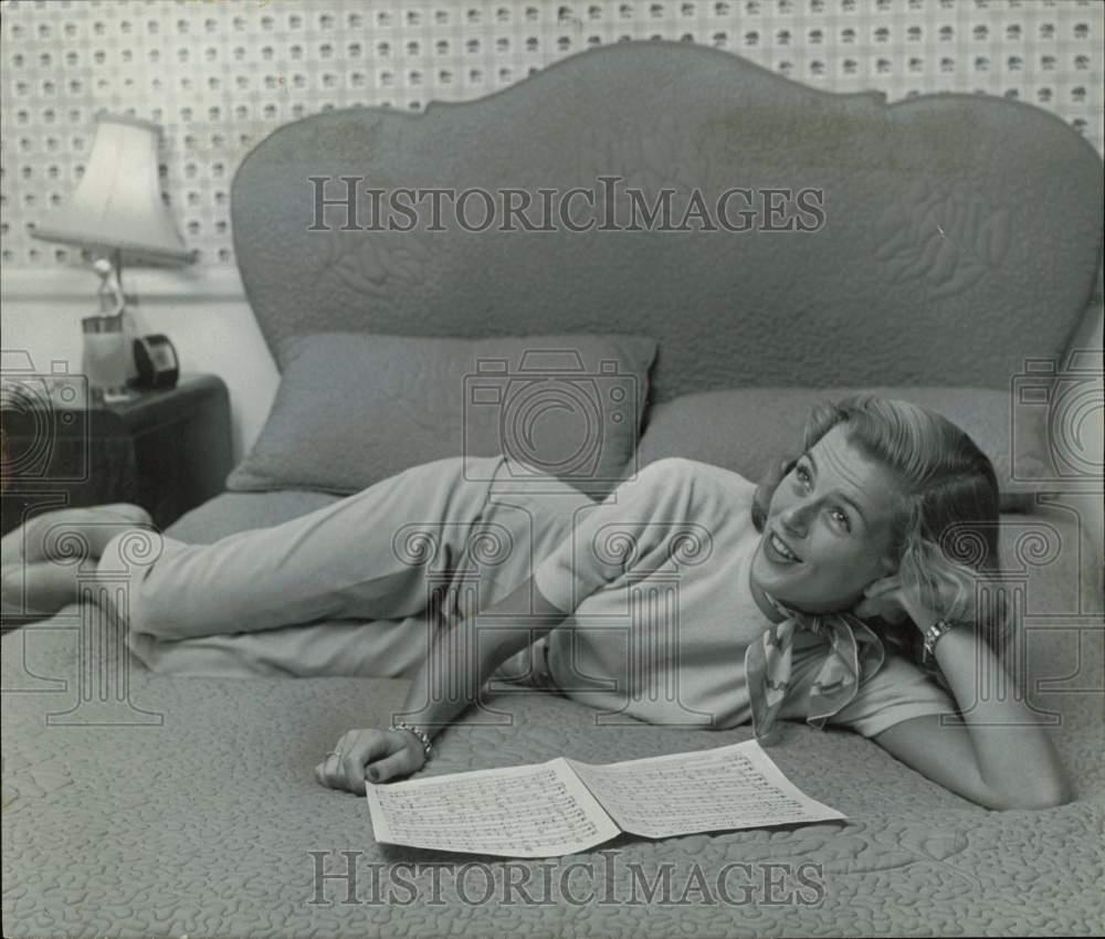 1955 Press Photo Marjie Millar stars in ABC "Ray Bolger Show" - kfx47746 1955 Press Photo Marjie Millar stars in ABC "Ray Bolger Show" - kfx47746