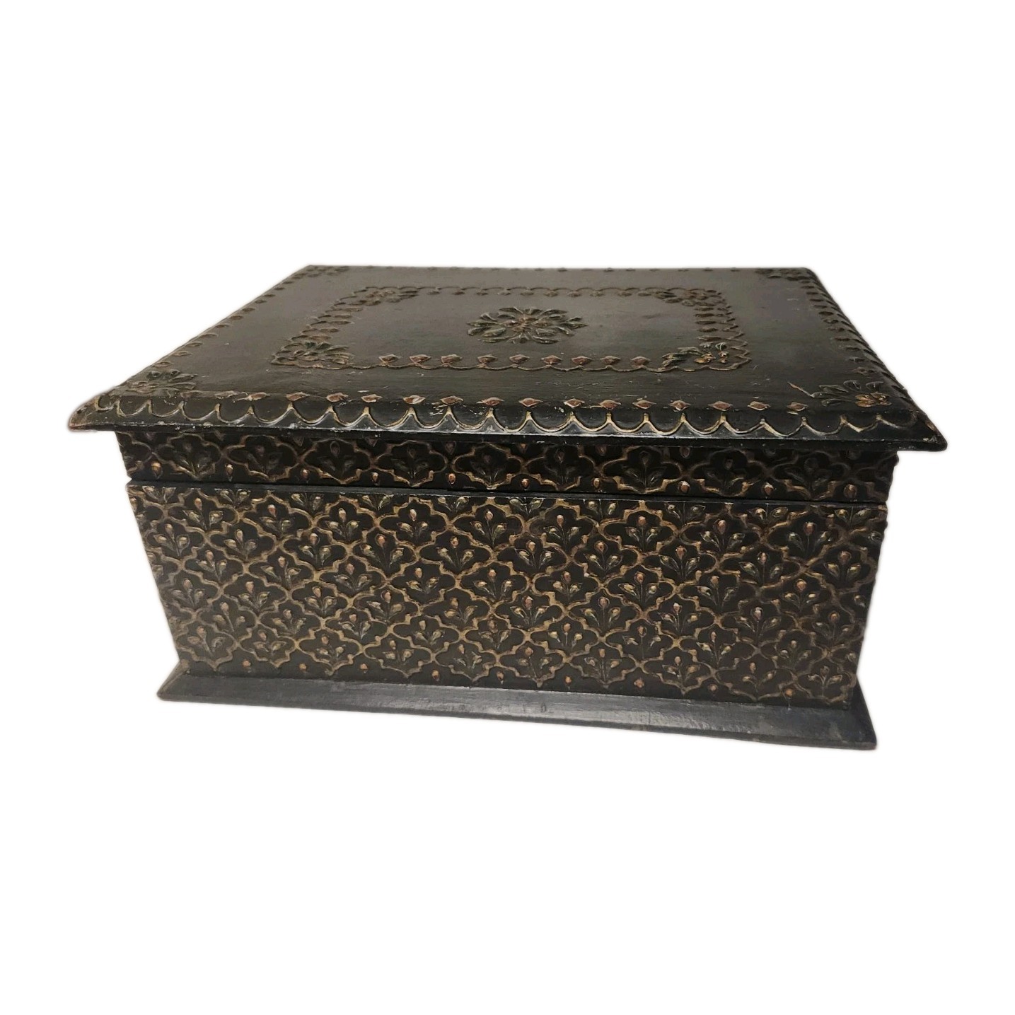 Vintage John-Richard Collection Solid Wood Handcrafted Indian Decorative Box Vintage John-Richard Collection Solid Wood Handcrafted Indian Decorative Box
