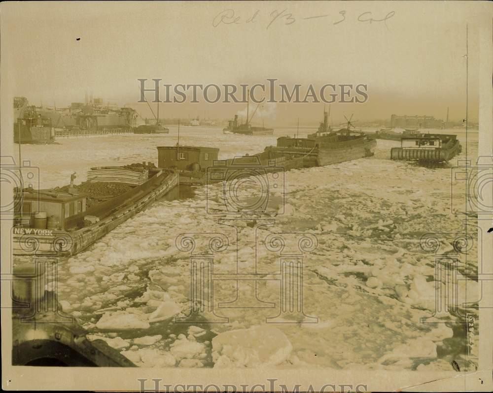 1918 Press Photo Coal Barges break through Ice in New York Harbor - kfx31767 1918 Press Photo Coal Barges break through Ice in New York Harbor - kfx31767