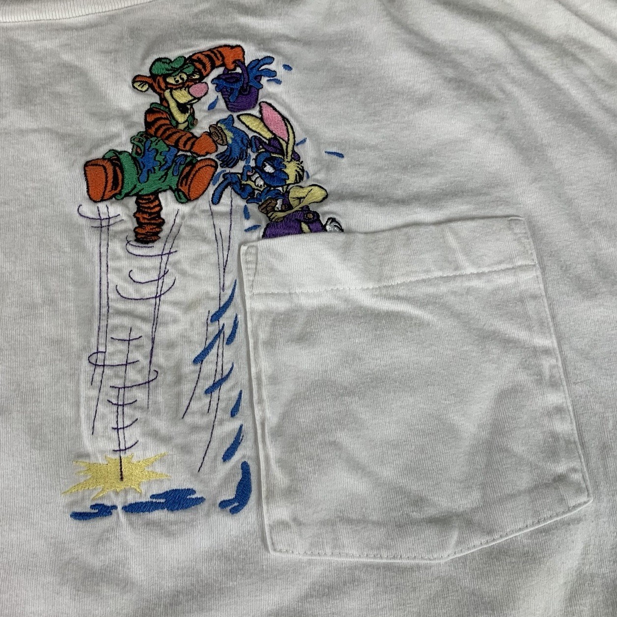 Vintage The Disney Store Tigger/Rabbit Embroidered Pocket T-Shirt XL White Vintage The Disney Store Tigger/Rabbit Embroidered Pocket T-Shirt XL White