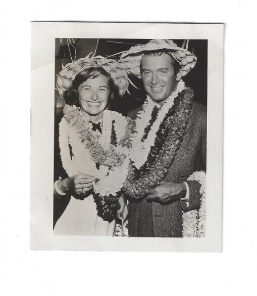 JAMES STEWART & wife Gloria Hatrick McLean Hawaii 1949 honeymoon Press Fan Photo