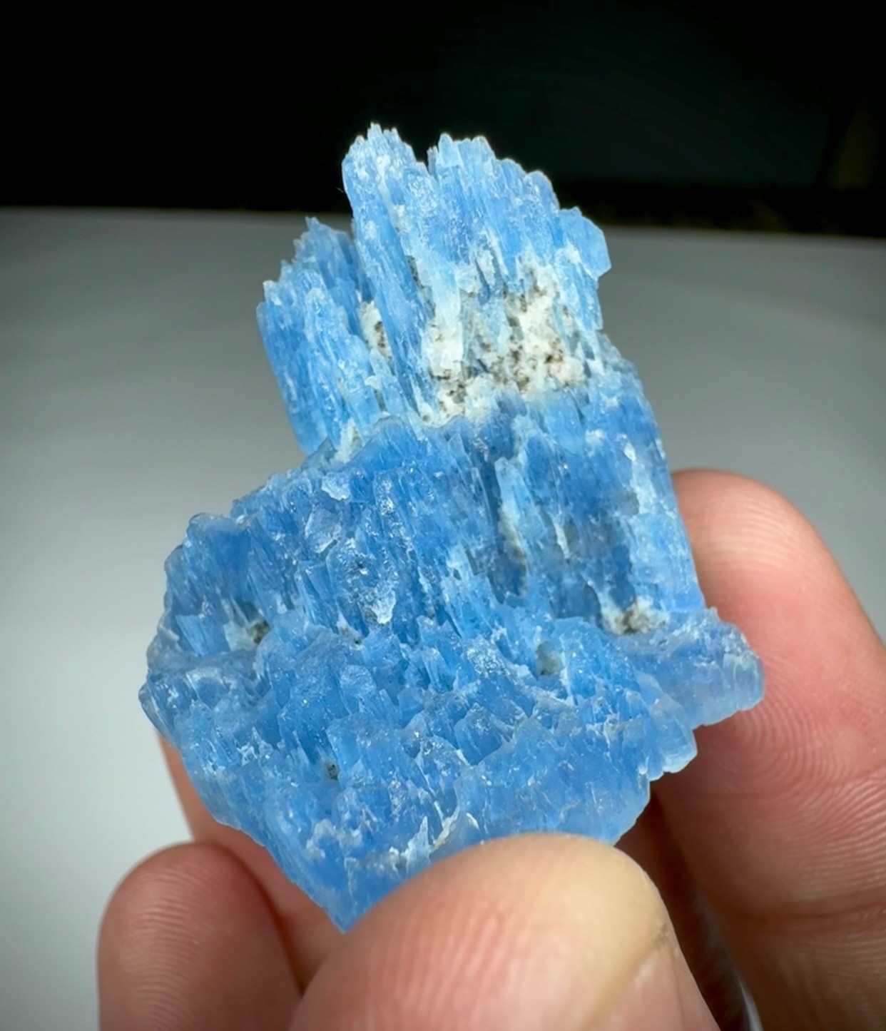 119 Carat Etched aquamarine crystal specimen from Afghanistan 119 Carat Etched aquamarine crystal specimen from Afghanistan