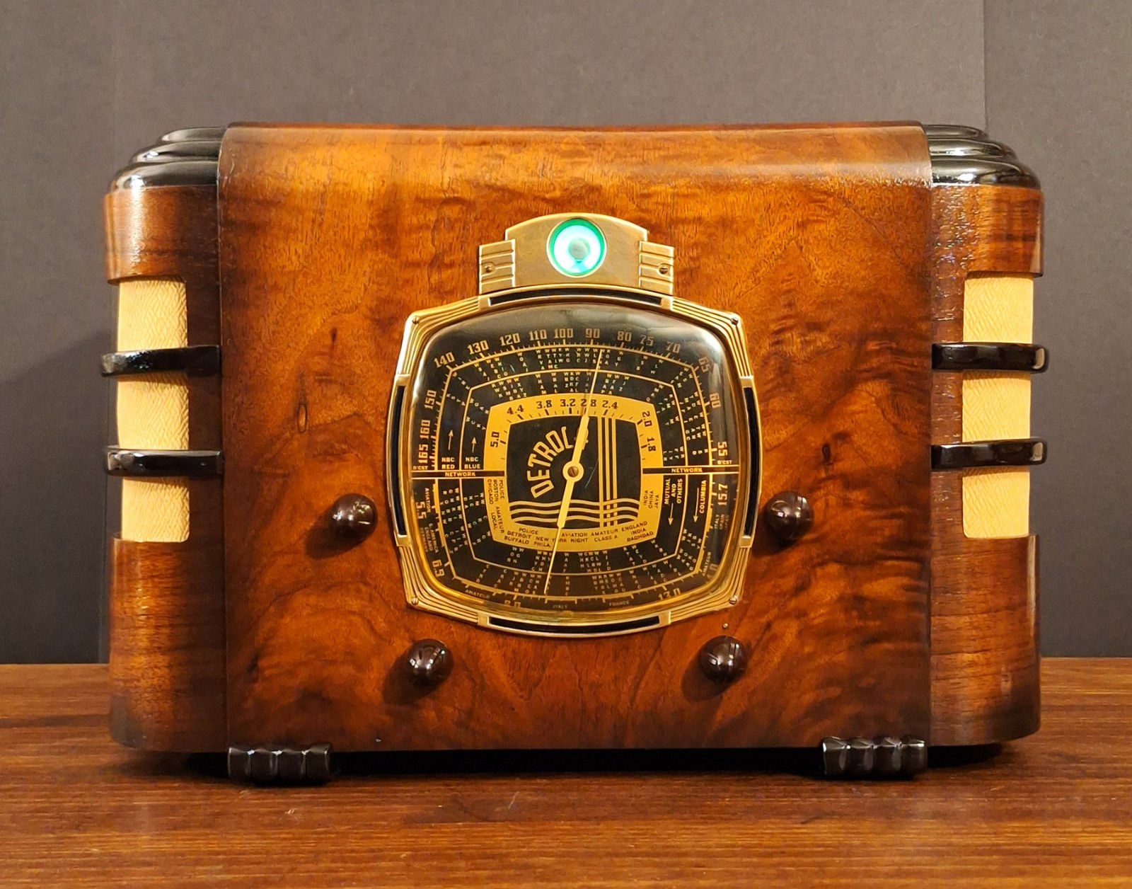 Old Antique Wood Detrola Vintage Tube Radio - Restored & Working w/ Magic Eye Old Antique Wood Detrola Vintage Tube Radio - Restored & Working w/ Magic Eye