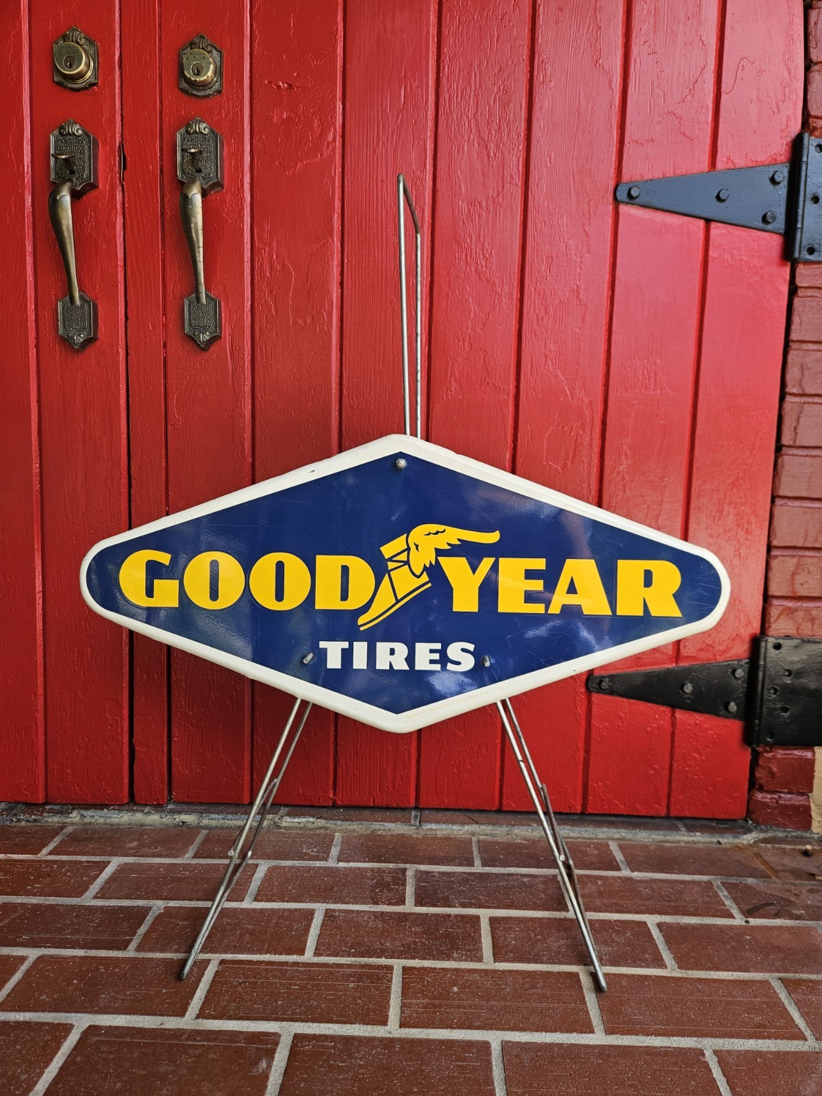 (Look) Rare Vintage Goodyear Tire Display Rack Sign Gas Station Memorabilia 1962 (Look) Rare Vintage Goodyear Tire Display Rack Sign Gas Station Memorabilia 1962