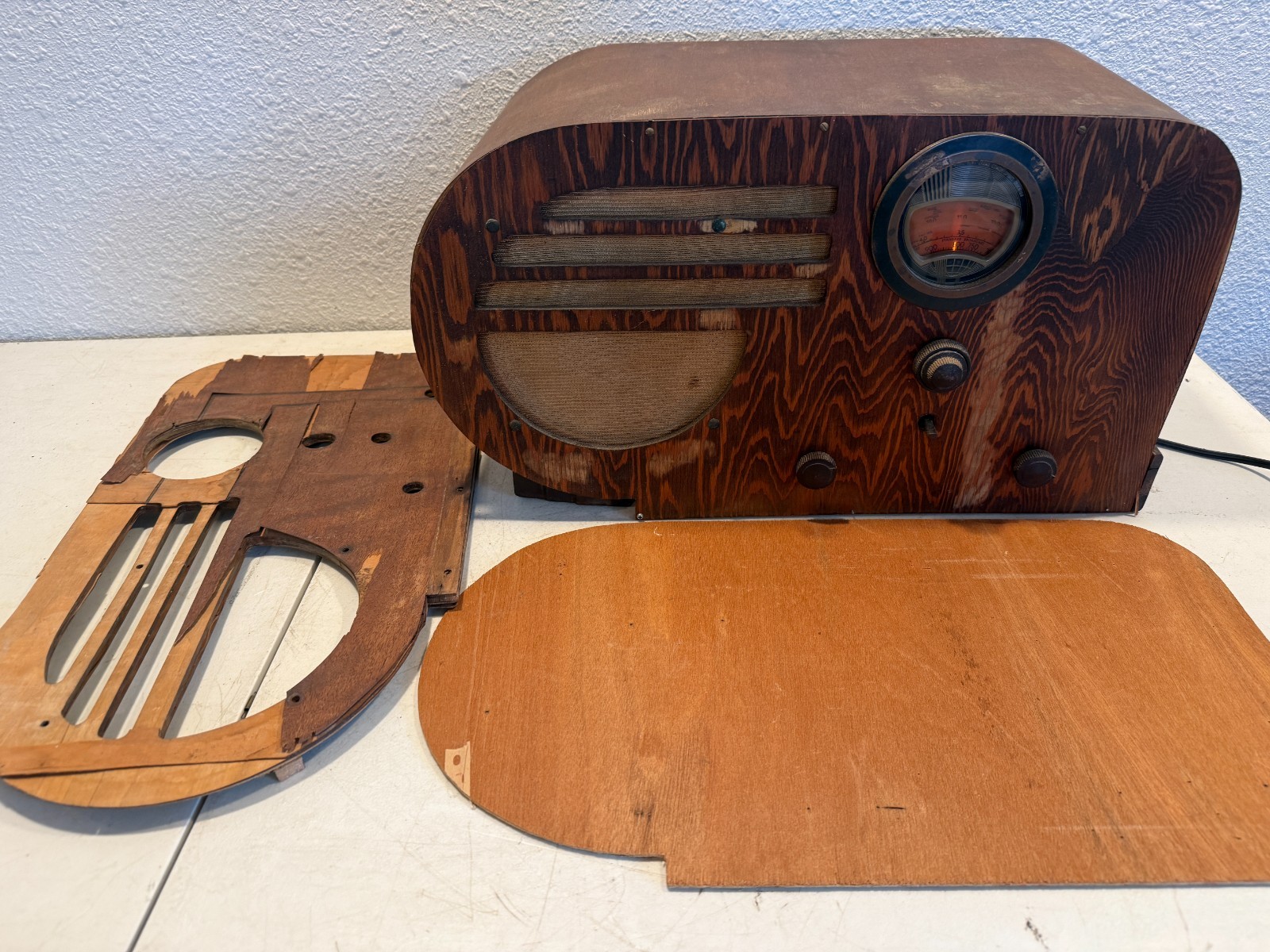 1937 Vintage Philco Model 37-610 Tube am / Shortwave Radio Wood 1937 Vintage Philco Model 37-610 Tube am / Shortwave Radio Wood