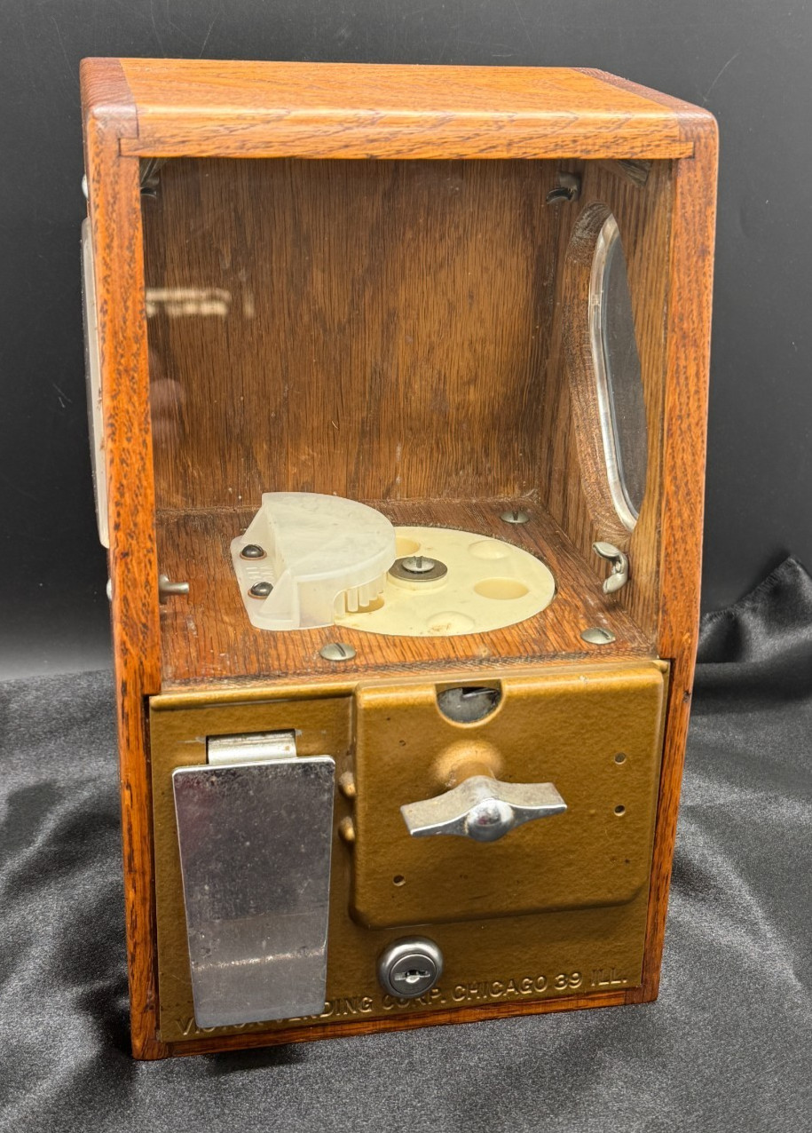 Antique Victor Vending Corp Chicago 39 Oak Countertop Coin-Op Trade Stimulator