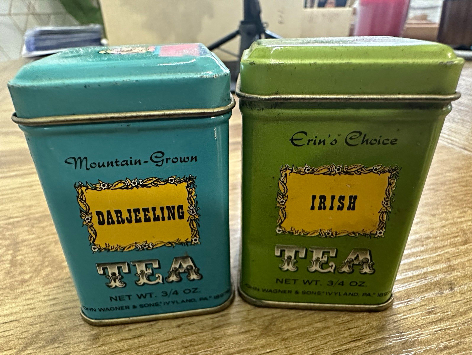 2 Vintage John Wagner & Sons Tea Tins 3/4 Oz Erin’s Choice Irish Darjeeling 2 Vintage John Wagner & Sons Tea Tins 3/4 Oz Erin’s Choice Irish Darjeeling