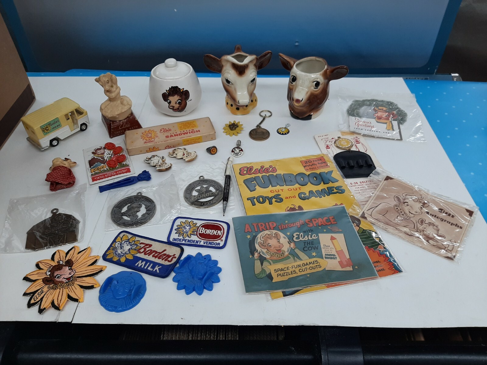 Vintage Large 30 Piece Borden's Elsie & Elmer Advertising Lot Great Lot K Vintage Large 30 Piece Borden's Elsie & Elmer Advertising Lot Great Lot K
