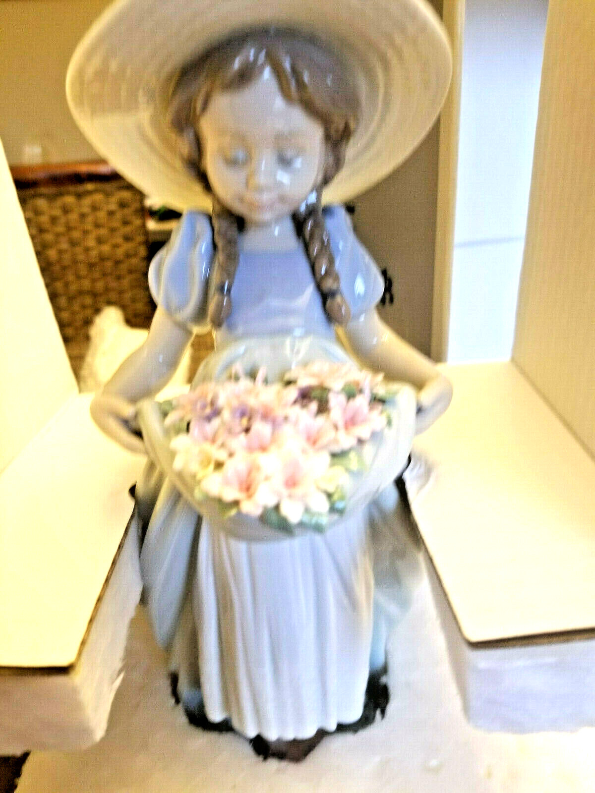 LLADRO BOUNTIFUL BLOSSOMS, NEW IN BOX - RETAIL$595 -MOTHERS DAY GIFT LLADRO BOUNTIFUL BLOSSOMS, NEW IN BOX - RETAIL$595 -MOTHERS DAY GIFT