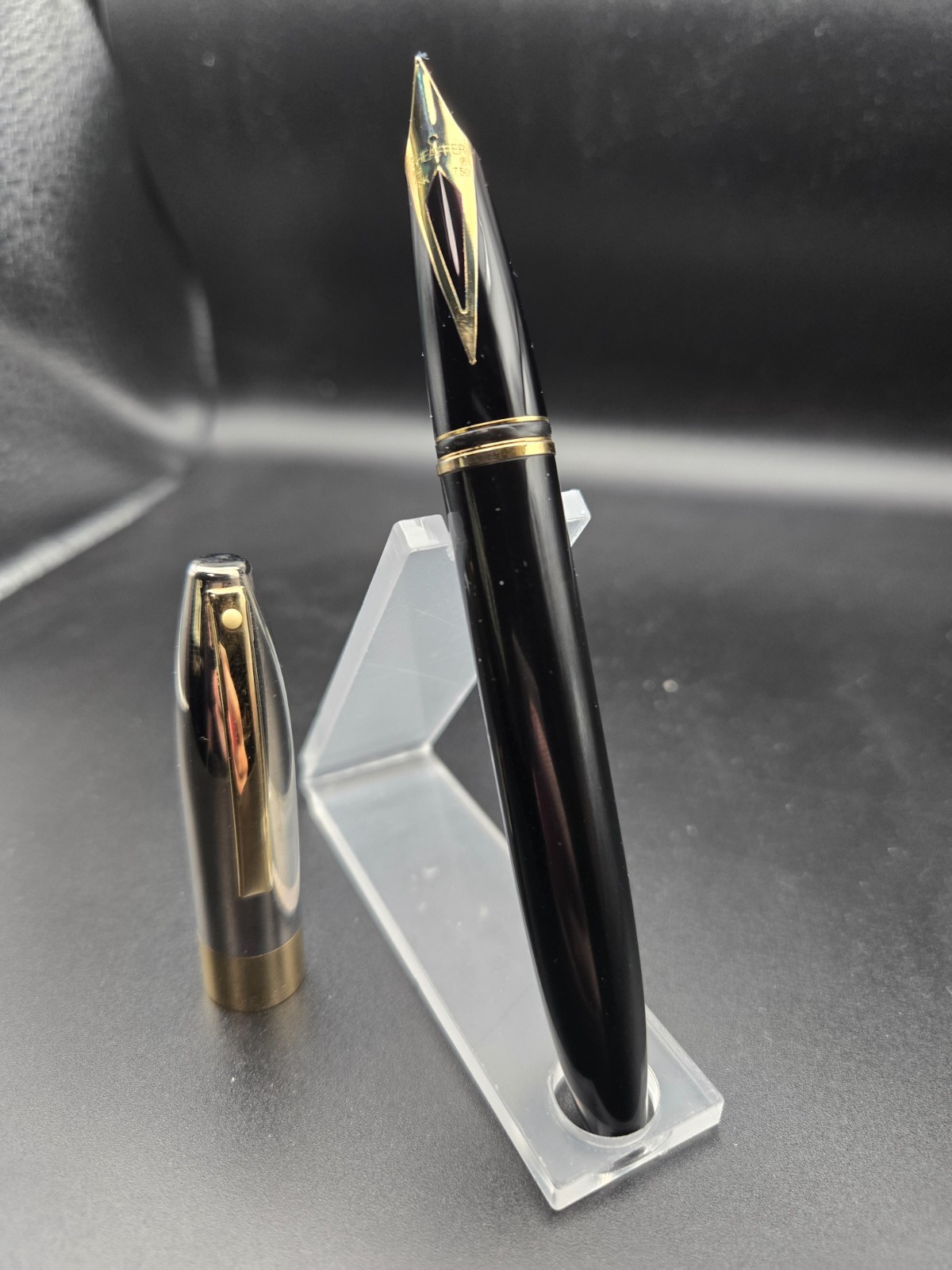 Sheaffer Heritage Legacy 9038 Fountain Pen – 18K Gold Nib – Black & Gold – With Sheaffer Heritage Legacy 9038 Fountain Pen – 18K Gold Nib – Black & Gold – With