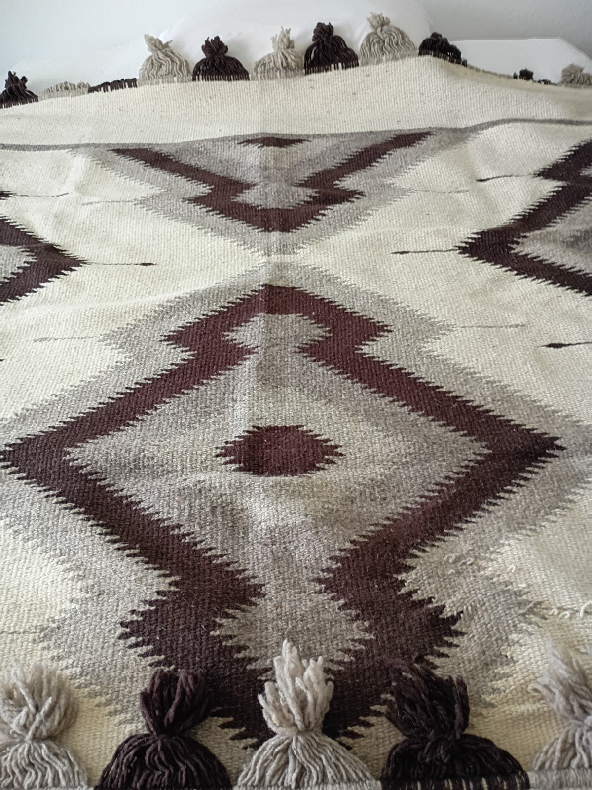 LARGE MEXICAN WOOL BLANKET/ AFGAN, APPROX 7.4'X5.3' LARGE MEXICAN WOOL BLANKET/ AFGAN, APPROX 7.4'X5.3'