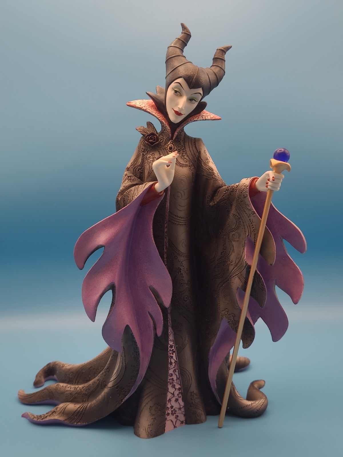 Disney Showcase Couture de Force Maleficent Enesco Figurine 4031540 Disney Showcase Couture de Force Maleficent Enesco Figurine 4031540