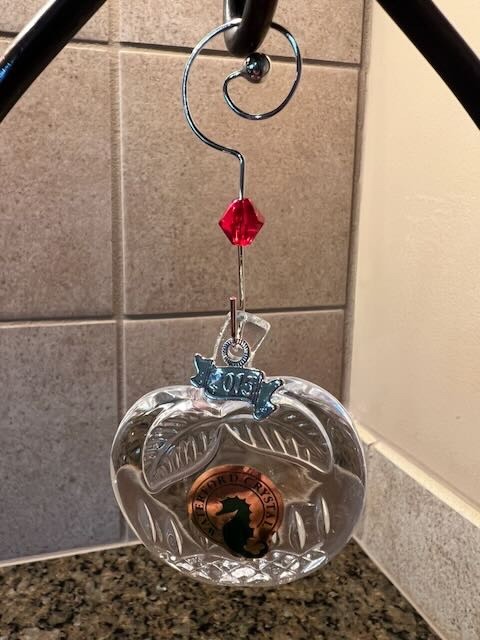 NIB "WATERFORD" CRYSTAL "MINI" APPLE ORNAMENT *BEADED HANGER *2015 TAG - NIB "WATERFORD" CRYSTAL "MINI" APPLE ORNAMENT *BEADED HANGER *2015 TAG -