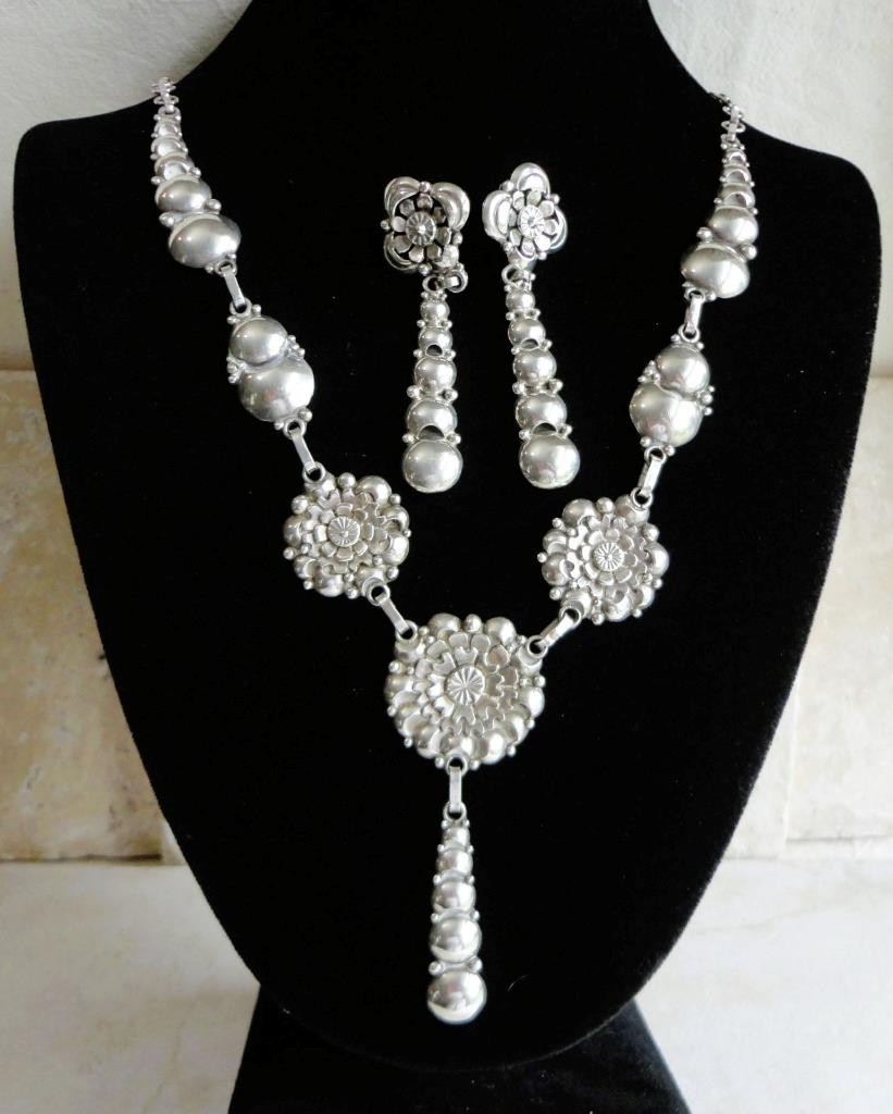 VTG. NAVAJO CLEM NALWOOD SCULPTURED FLORAL STERLING SILVER NECKLACE/EARRINGS SET