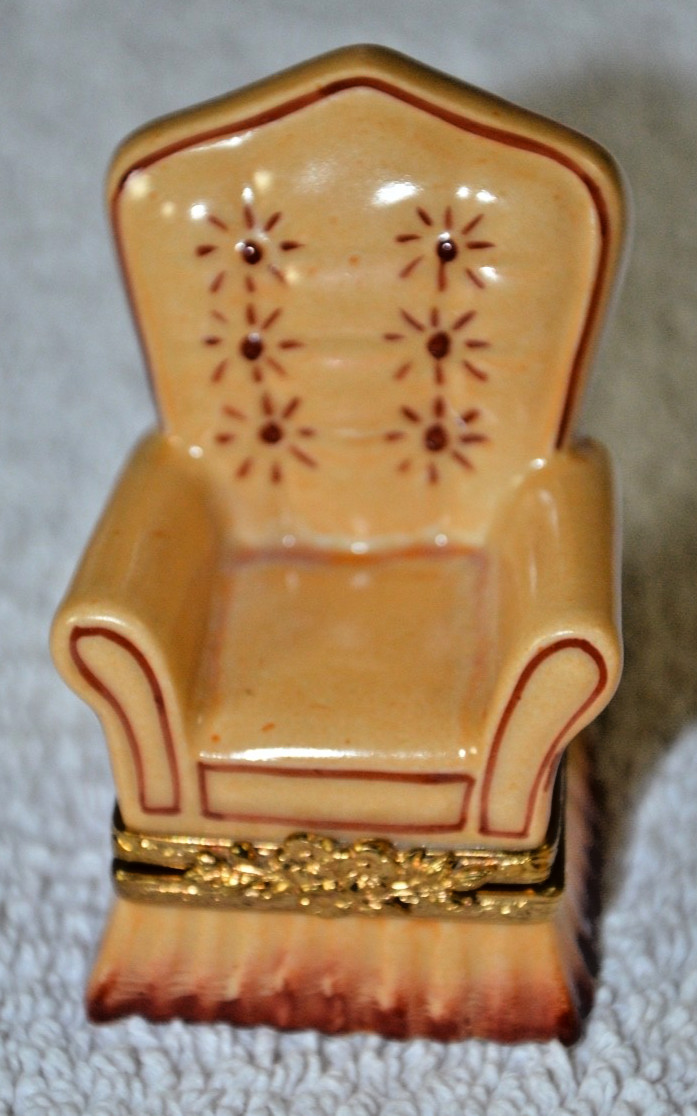 Vtg LIMOGE FRANCE PEINT MAIN CHAIR TRINKET BOX Vtg LIMOGE FRANCE PEINT MAIN CHAIR TRINKET BOX