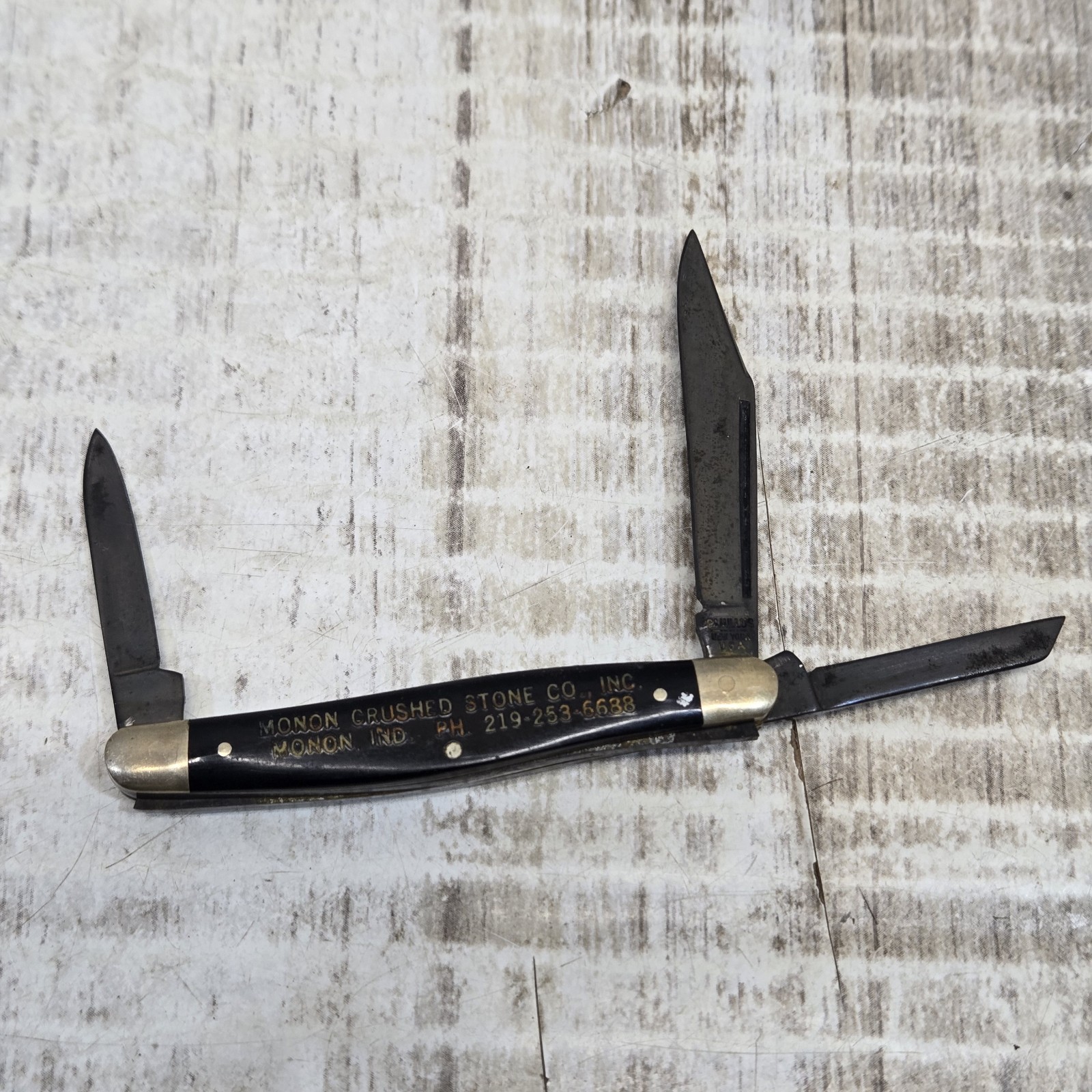 VTG Camillus 4" Pocket Knife 3 Blades VTG Camillus 4" Pocket Knife 3 Blades