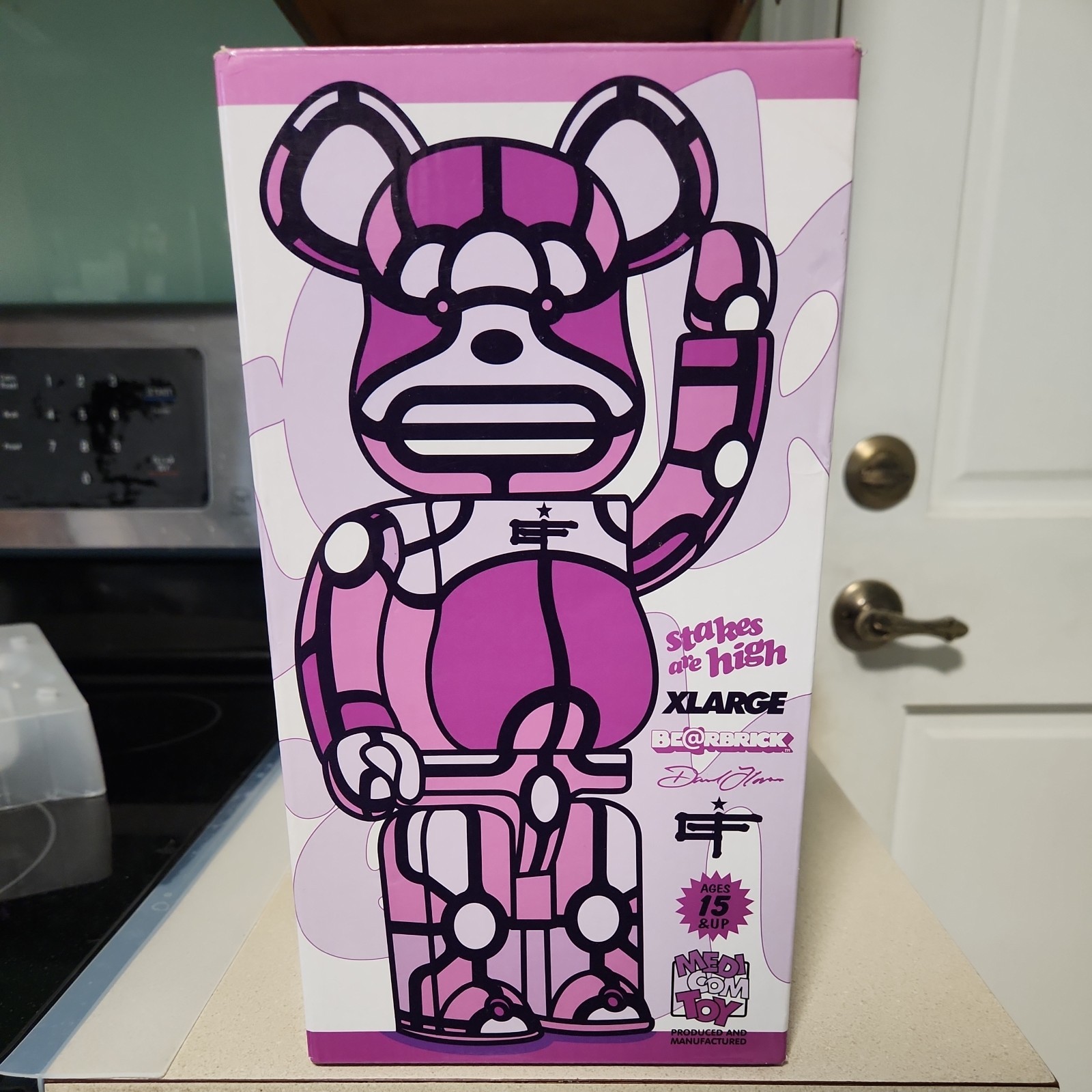 Bearbrick XLARGE Pink/Purple Art Figurine Boxed 400% Bearbrick XLARGE Pink/Purple Art Figurine Boxed 400%