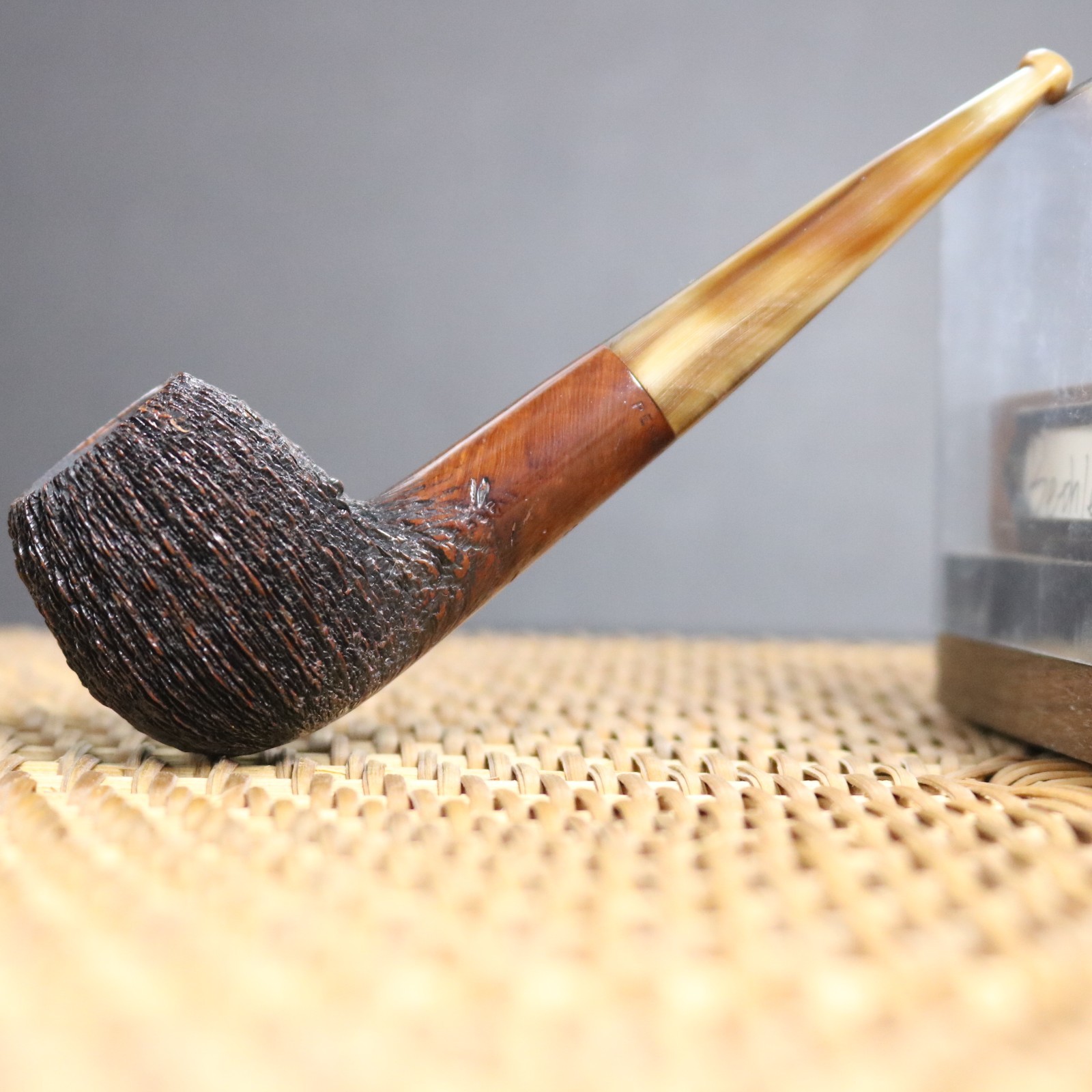 Amorelli, a premium handmade pipe brand from Sicily, Italy, with three stars