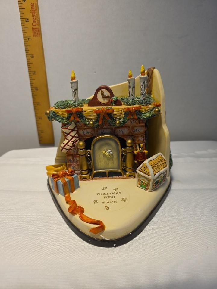 1999 Goebel 1017-D Christmas Wish Music Box HummelScape Limited Edition Display 1999 Goebel 1017-D Christmas Wish Music Box HummelScape Limited Edition Display
