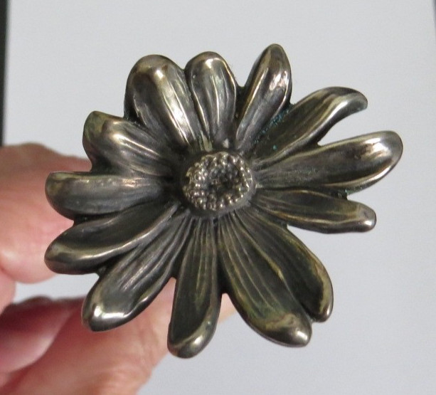 ANTIQUE WM KERR HAT PIN WITH STERLING FLORAL FLOWER TOP ANTIQUE WM KERR HAT PIN WITH STERLING FLORAL FLOWER TOP