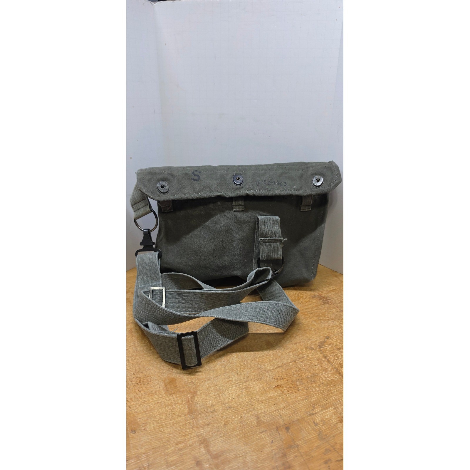 Vintage US Military M17 Gas Mask with Hood and Canvas Carrying Bag Olive Drab Vintage US Military M17 Gas Mask with Hood and Canvas Carrying Bag Olive Drab