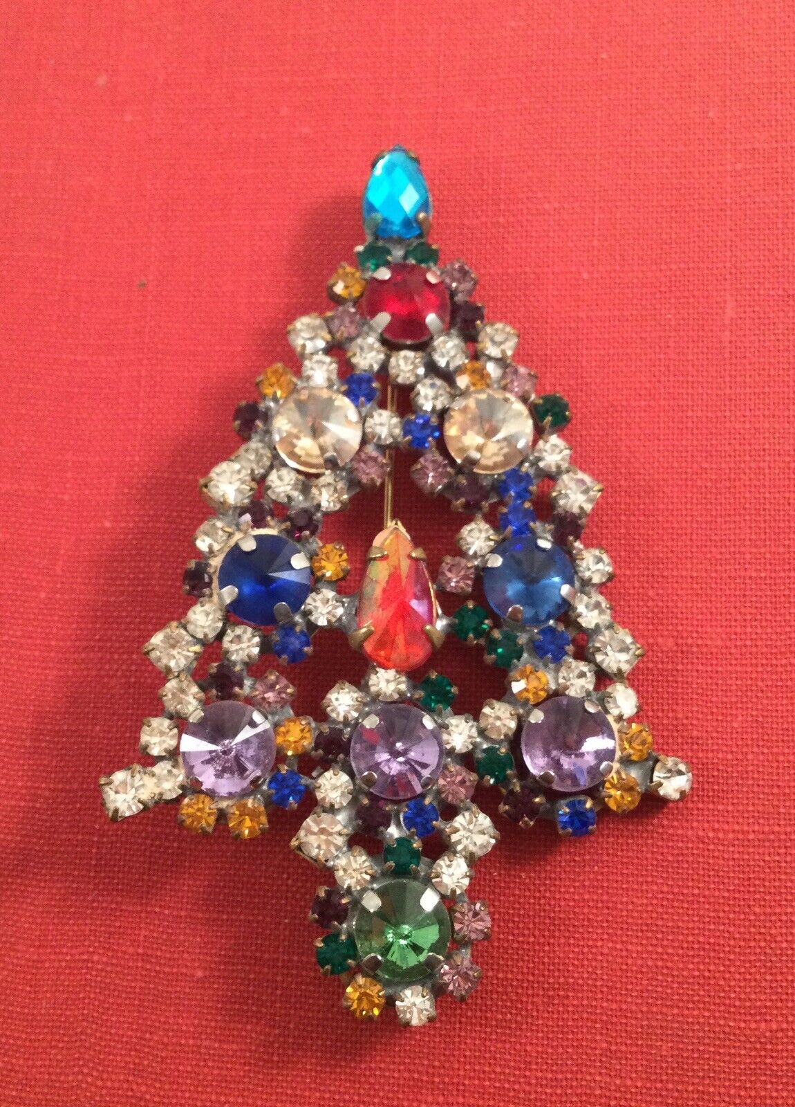 VINTAGE CZECH GLASS CRYSTAL CHRISTMAS TREE XMAS WITH BAUBLES BROOCH PIN 