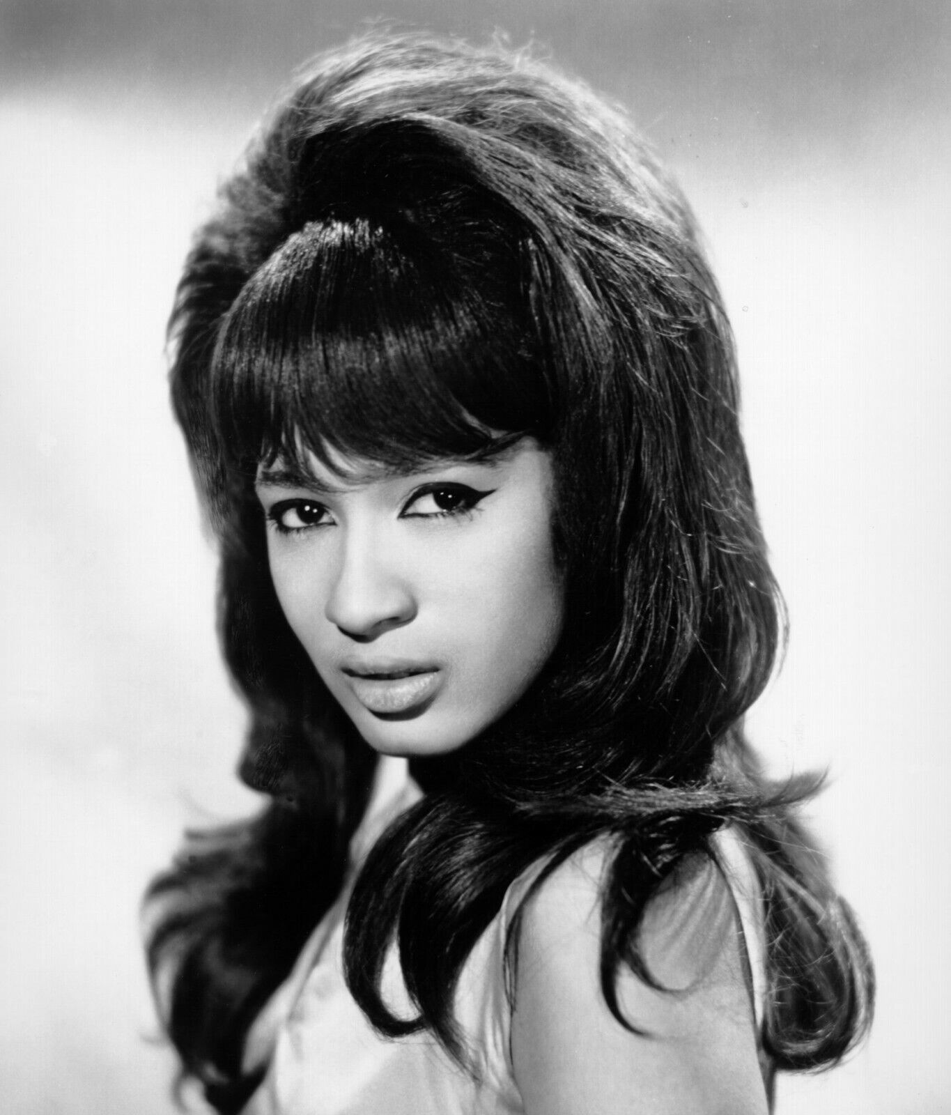 Ronnie Spector and The Ronnettes Set of 5 Glossy Photos 4x6