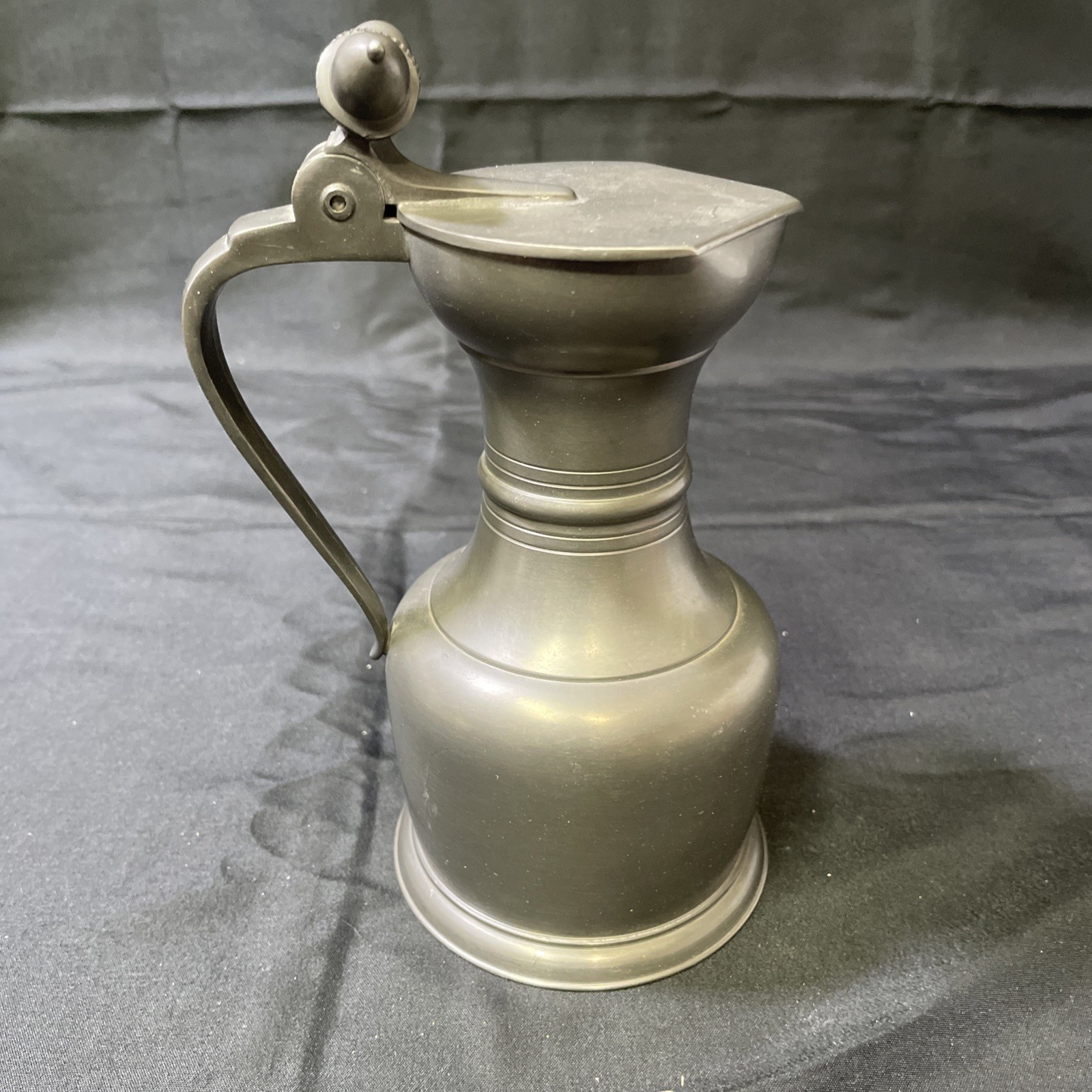 VINTAGE ROYAL HOLLAND PEWTER KMD LIDDED 6” ACORN TOP HINGE CREAMER SYRUP PITCHER VINTAGE ROYAL HOLLAND PEWTER KMD LIDDED 6” ACORN TOP HINGE CREAMER SYRUP PITCHER