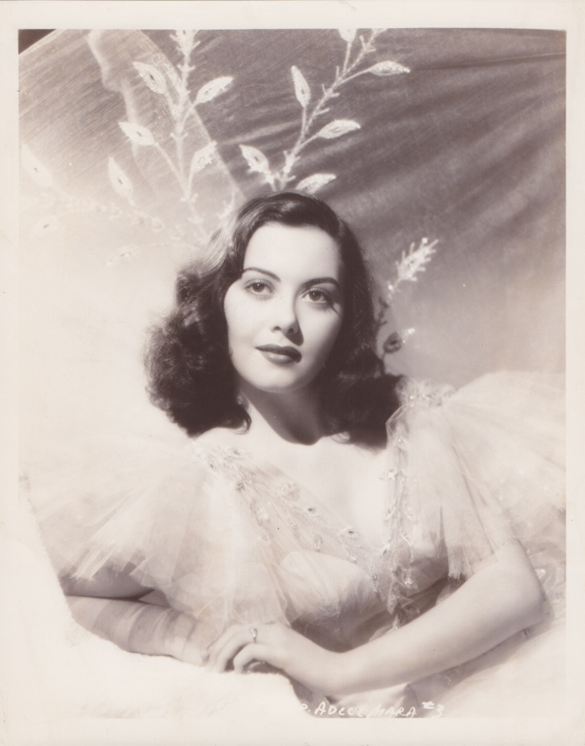 1942 Press Photo Actress Adele Mara Poses for Columbia Pictures Studio Portrait