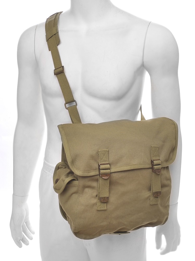 U.S. WW2 Officers Musette Bag / Field Pack with Shoulder strap marked JT&L 1944 U.S. WW2 Officers Musette Bag / Field Pack with Shoulder strap marked JT&L 1944