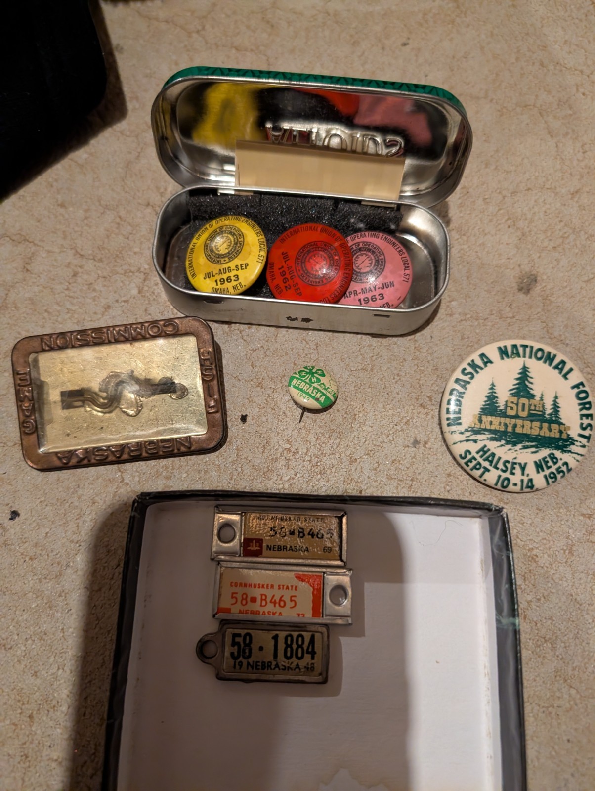 Lot Of Vintage Nebraska Buttons, 4h,Iuoe, Disabled Veterans License Plates, Lot Of Vintage Nebraska Buttons, 4h,Iuoe, Disabled Veterans License Plates,