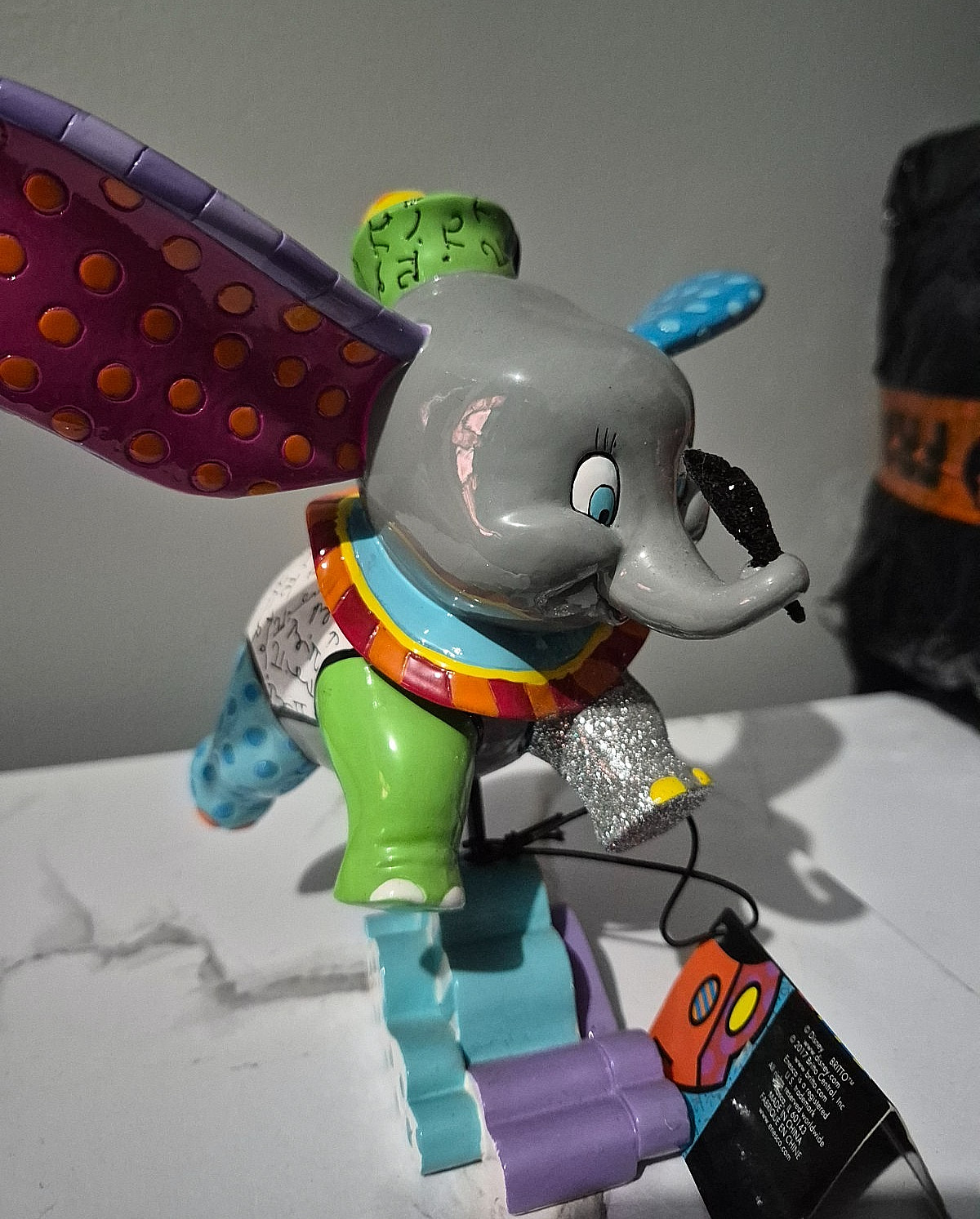 Authentic Disney Showcase by Romero Britto – Dumbo Flying Figurine (18cm) Authentic Disney Showcase by Romero Britto – Dumbo Flying Figurine (18cm)