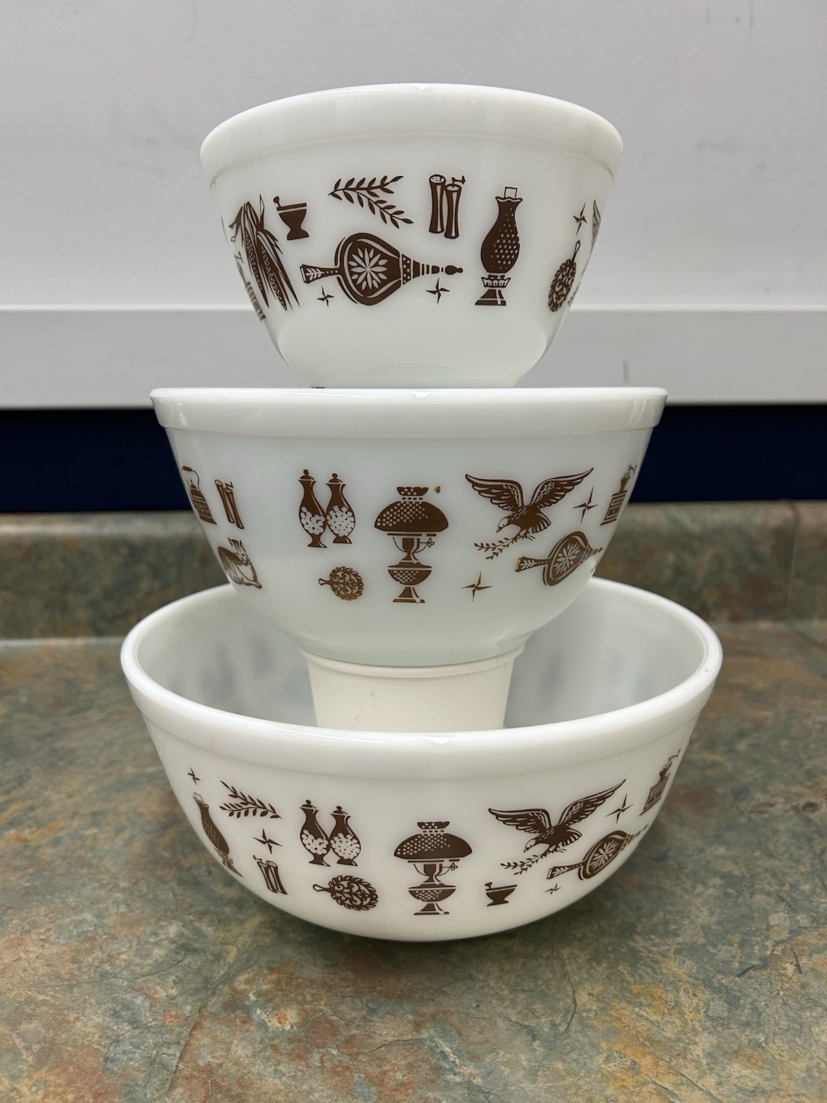Set of 3 Vintage Pyrex Early American Nesting Mixing Bowls Brown 401 402 403 Set of 3 Vintage Pyrex Early American Nesting Mixing Bowls Brown 401 402 403