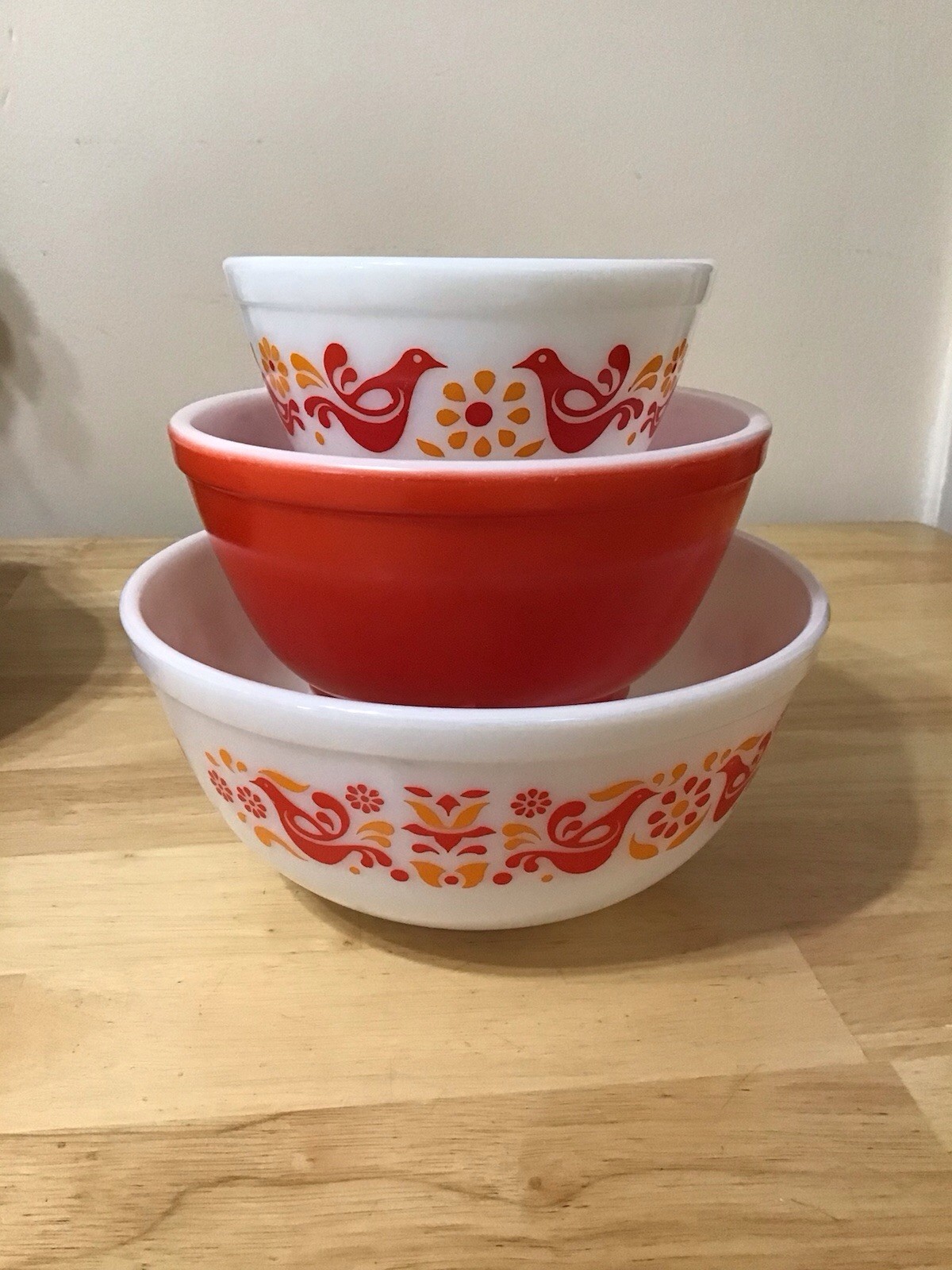 VINTAGE PYREX Friendship Birds 3pc Set Nesting Mixing Bowls 1950s MINTY w/STANDS VINTAGE PYREX Friendship Birds 3pc Set Nesting Mixing Bowls 1950s MINTY w/STANDS