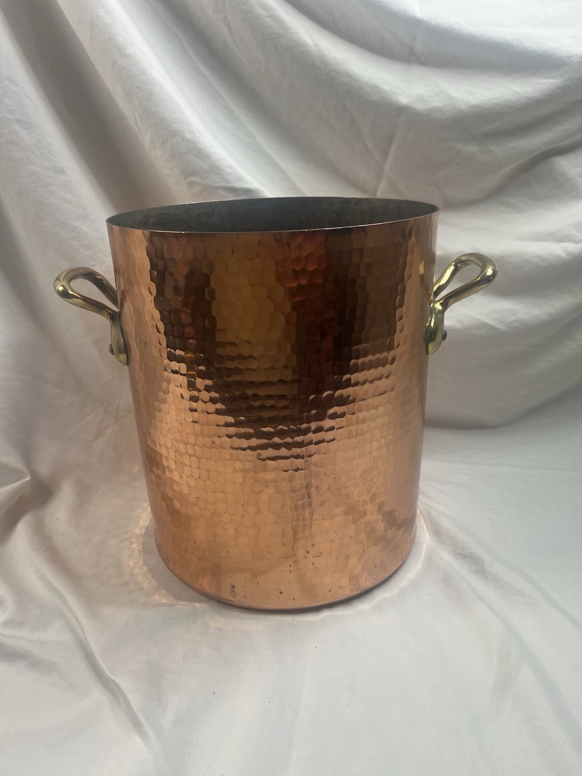 vintage hammered copper stockpot with solid brass side handles 12in X 10.5in vintage hammered copper stockpot with solid brass side handles 12in X 10.5in