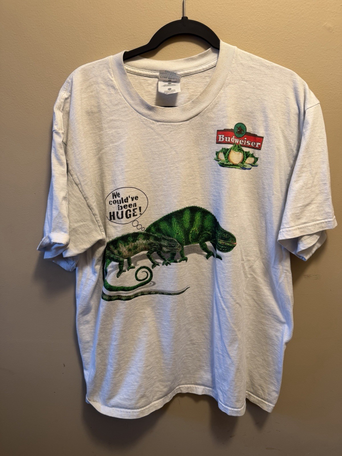 Vintage Budweiser Graphic T-Shirt White Men’s Size 2XL Chameleon Beer Promo Tee Vintage Budweiser Graphic T-Shirt White Men’s Size 2XL Chameleon Beer Promo Tee