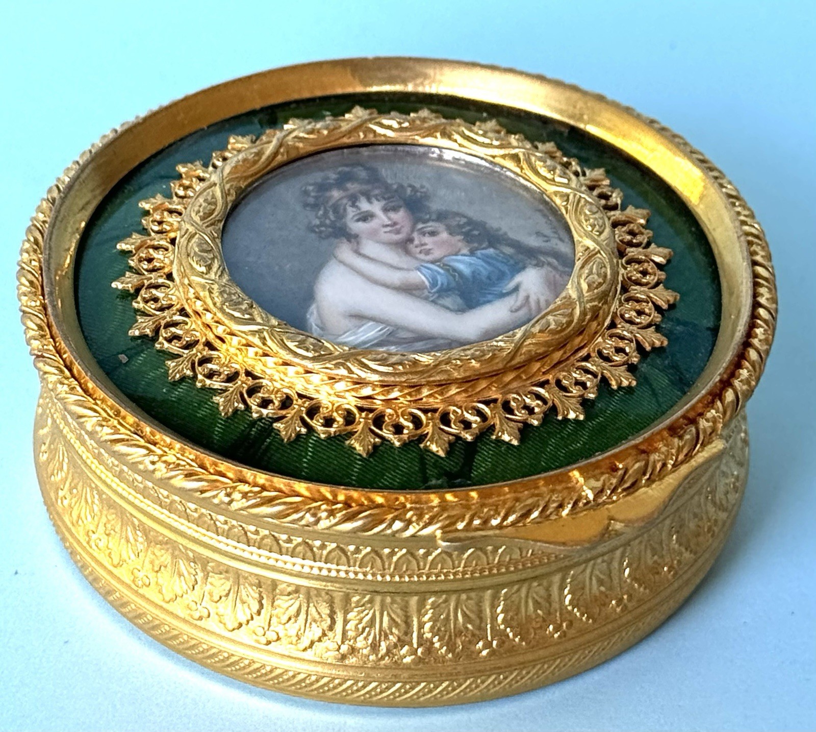 ANTIQUE-FRENCH-GILT BRONZE-SIGNED PORTRAIT-ENAMEL-TRINKET BOX-PATCH BOX-PILL BOX ANTIQUE-FRENCH-GILT BRONZE-SIGNED PORTRAIT-ENAMEL-TRINKET BOX-PATCH BOX-PILL BOX