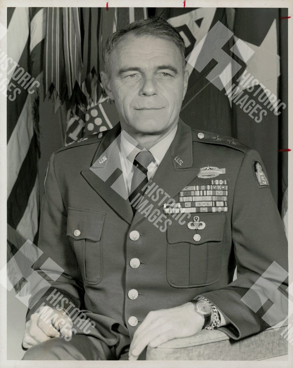 1975 Press Photo Major General Donald V. Rattan in Uniform 1975 Press Photo Major General Donald V. Rattan in Uniform