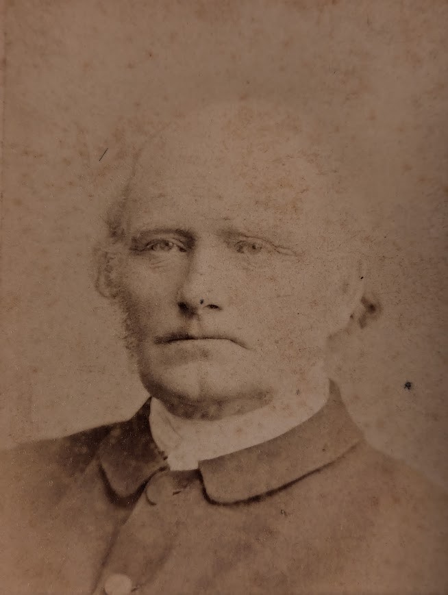 Antique CDV Carte de Visite Bearded Man Colby Studio Manchester NH c.1870s Antique CDV Carte de Visite Bearded Man Colby Studio Manchester NH c.1870s
