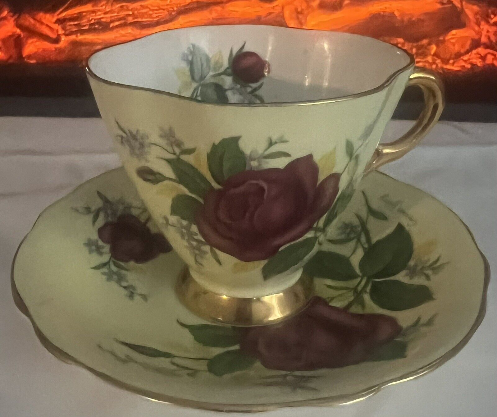 Vintage Windsor Teacup And Saucer Bone China Gold Trim Made In England