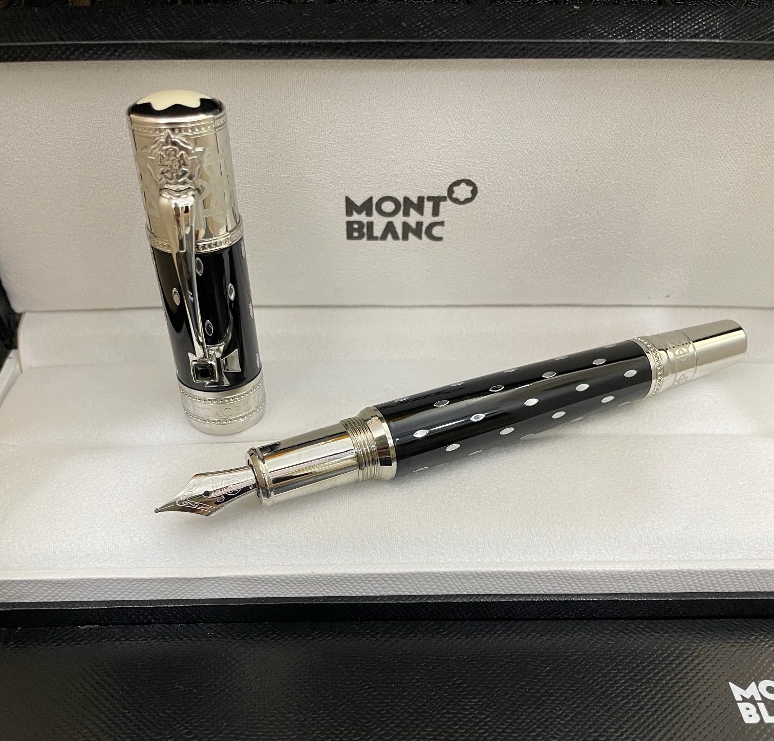 Montblanc Patron of Art Queen Elizabeth Fountain Pen with Box Medium Nib Montblanc Patron of Art Queen Elizabeth Fountain Pen with Box Medium Nib