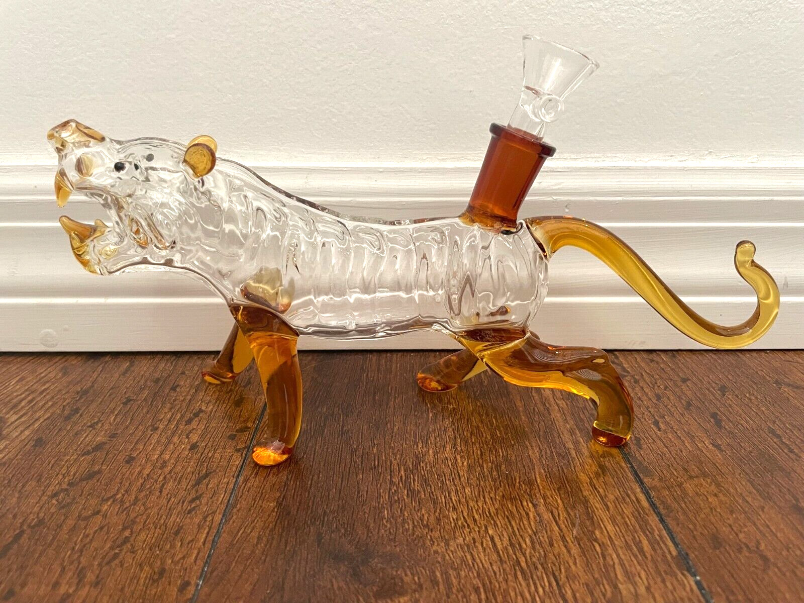 9.5” Premium Glass Water Pipe Art Clear Amber Tiger Big Cat 14mm 9.5” Premium Glass Water Pipe Art Clear Amber Tiger Big Cat 14mm