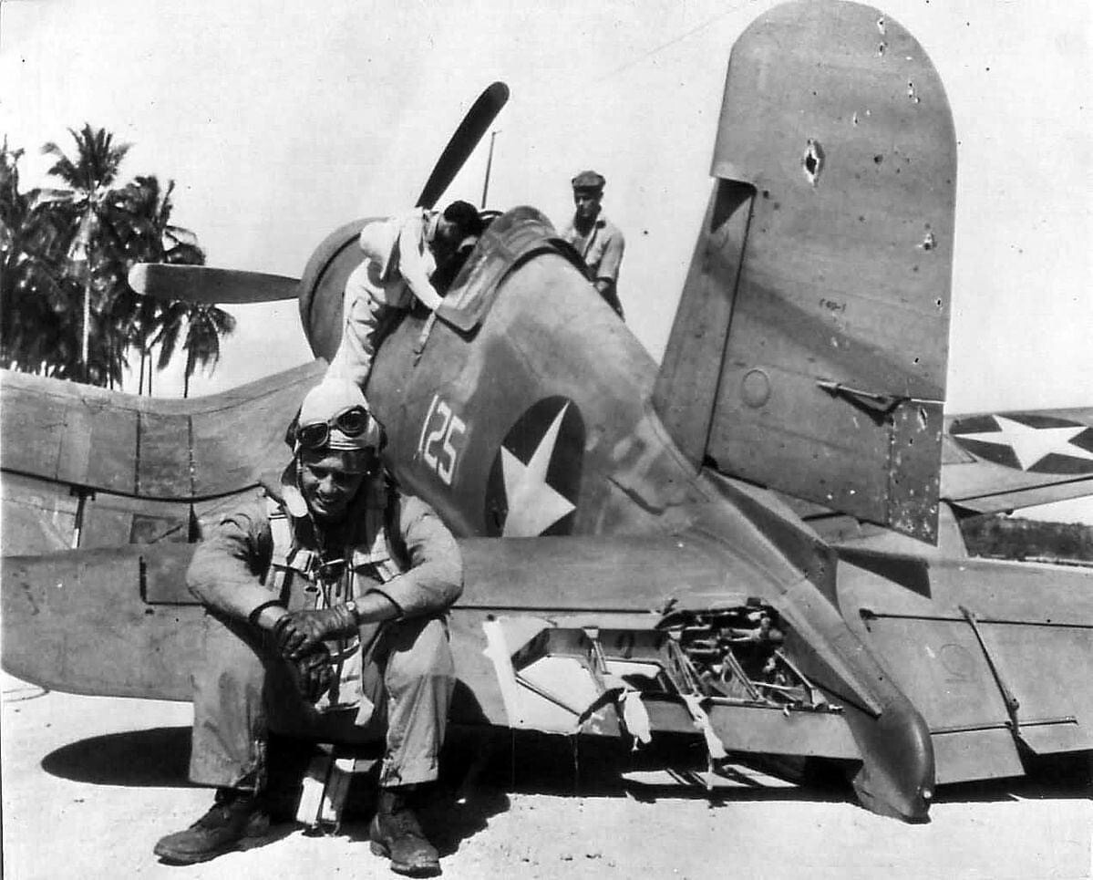 WWII Photo Damaged F4U Corsair and Pilot USN USMC World War Two WW2 / 5873