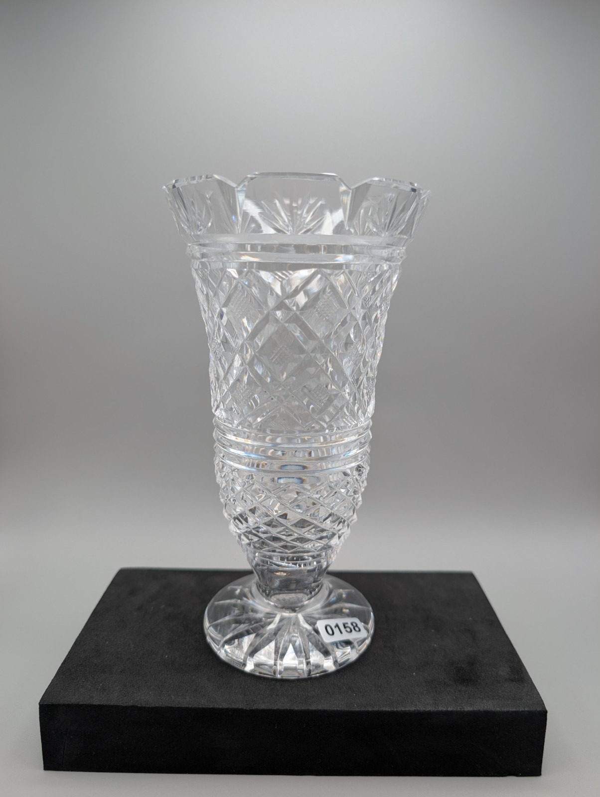 Waterford Crystal Georgian Footed Strawberry Criss Cross Cut 7" Flared Vase Waterford Crystal Georgian Footed Strawberry Criss Cross Cut 7" Flared Vase
