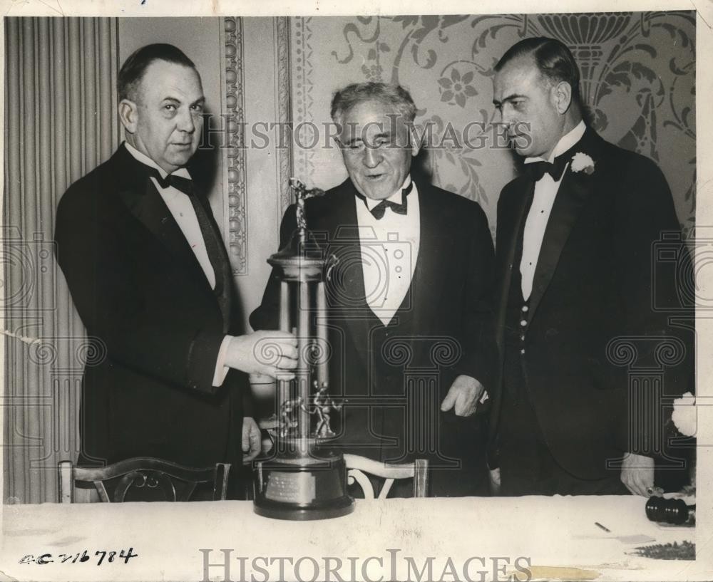 1933 Press Photo Coach A.A. Stagg honored with the American Educational Award 1933 Press Photo Coach A.A. Stagg honored with the American Educational Award