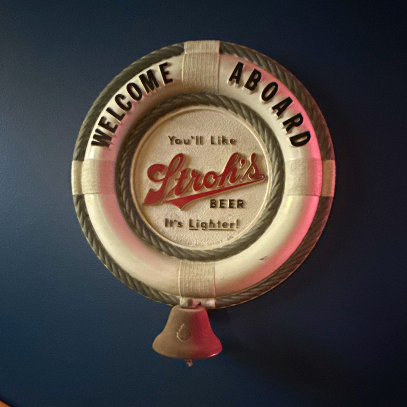 Stroh’s Beer “Welcome Aboard” Life Preserver Wall Sign Breweriana Stroh’s Beer “Welcome Aboard” Life Preserver Wall Sign Breweriana