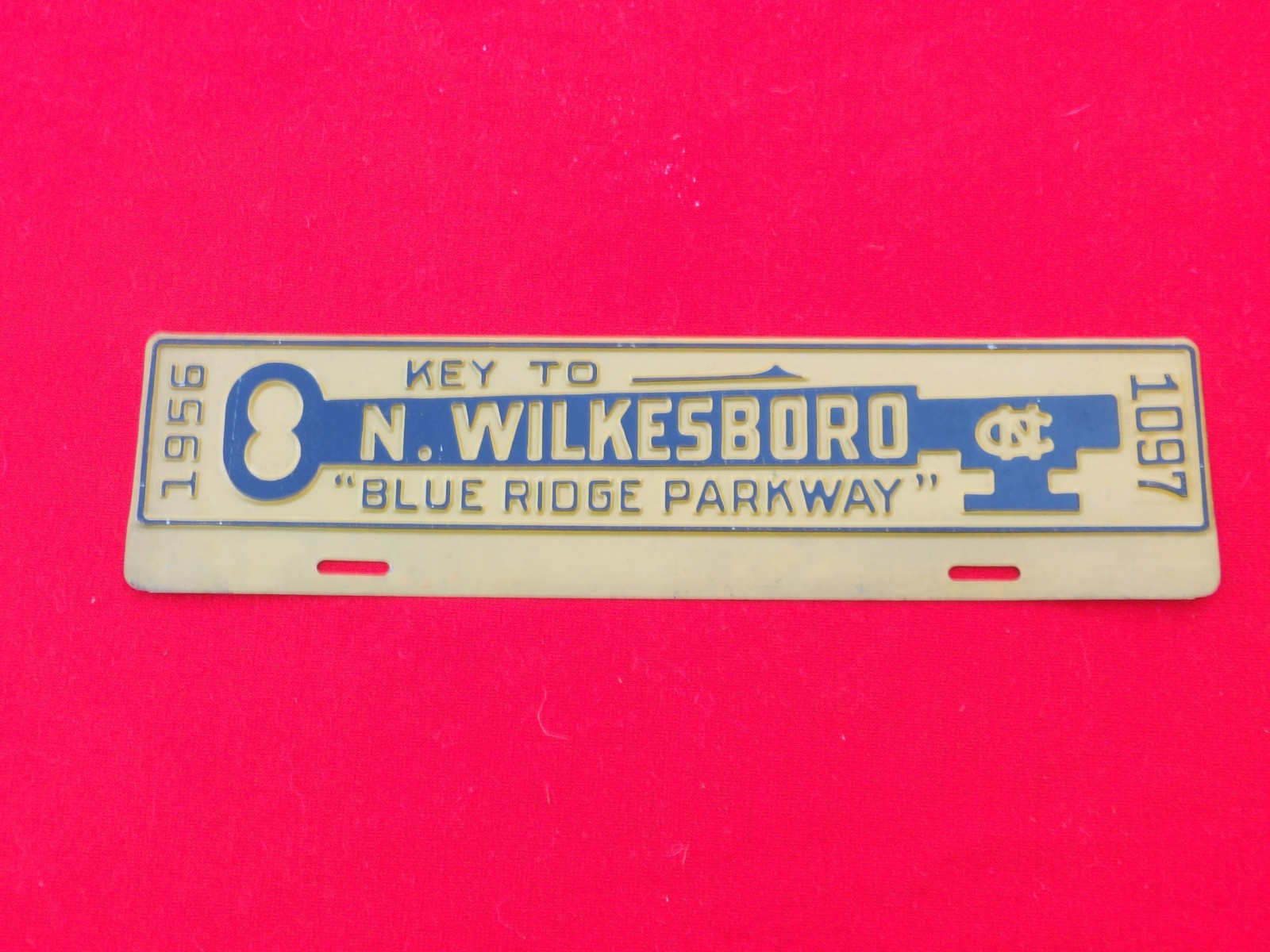 VINTAGE NOS 1956 KEY TO BLUE RIDGE PARKWAY TAG TOPPER PERMIT TAG N. WILKESBORO VINTAGE NOS 1956 KEY TO BLUE RIDGE PARKWAY TAG TOPPER PERMIT TAG N. WILKESBORO