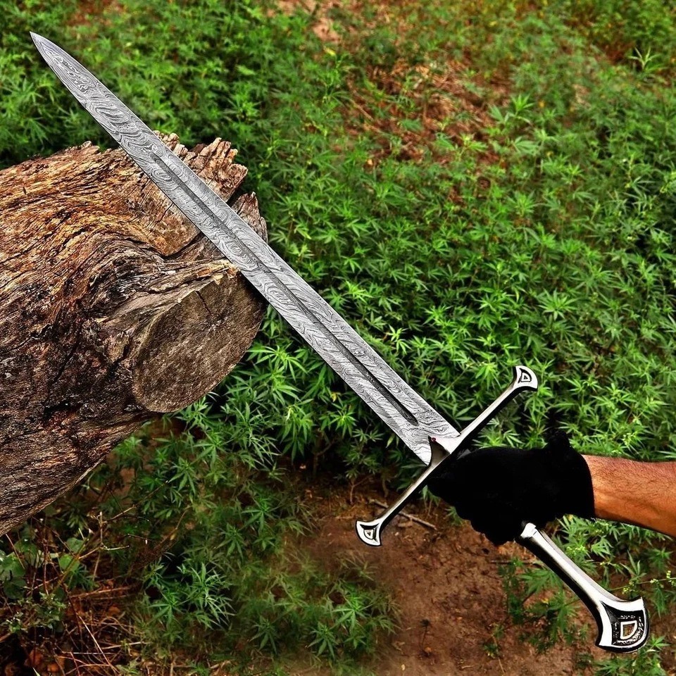 Hand-Forged Medieval Longsword, Damascus Steel Knight Sword with Leather Grip Hand-Forged Medieval Longsword, Damascus Steel Knight Sword with Leather Grip