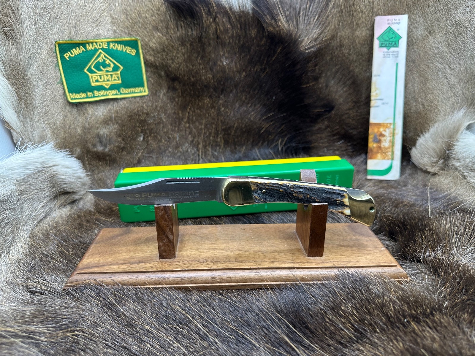 1974 Puma 21 0910 Prince 4 7/8" Lockback Knife With Stag Handles Mint Box "A" 1974 Puma 21 0910 Prince 4 7/8" Lockback Knife With Stag Handles Mint Box "A"